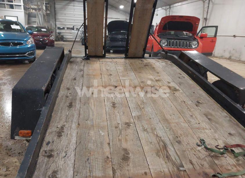 Photo 14 of 1976 Utility 14' FLATBED LOW DECK (VIN 00000000000176DUW)