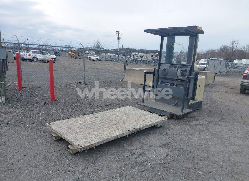 2000 Crown Orderpicker