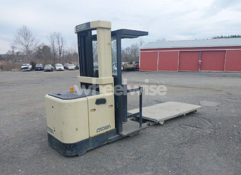 2000 Crown Orderpicker