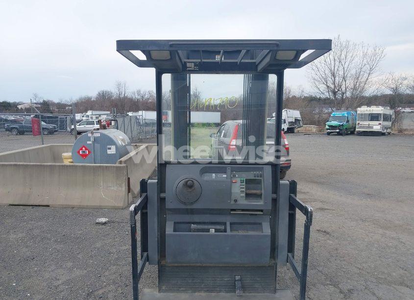 2000 Crown Orderpicker