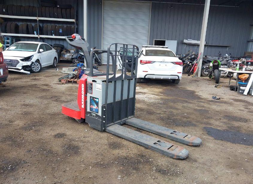 2015 Raymond Forklift - Photo 1