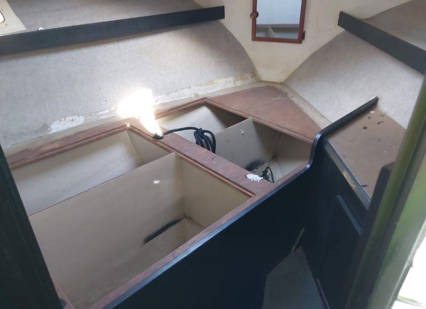 Photo 14 of 1979 Uniflite 32 N/A (VIN 00000UNF01854M79E)