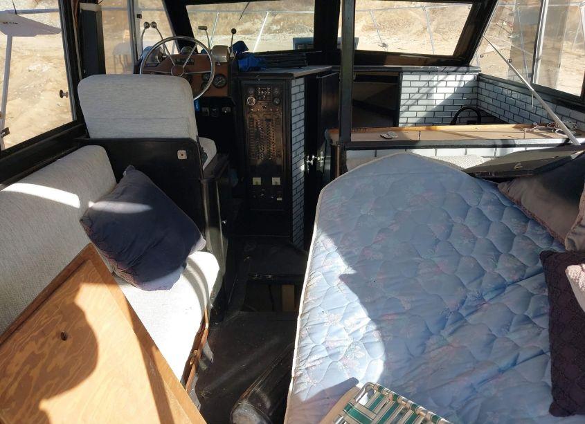 Photo 5 of 1979 Uniflite 32 N/A (VIN 00000UNF01854M79E)