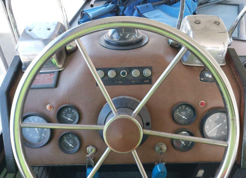 Photo 7 of 1979 Uniflite 32 N/A (VIN 00000UNF01854M79E)