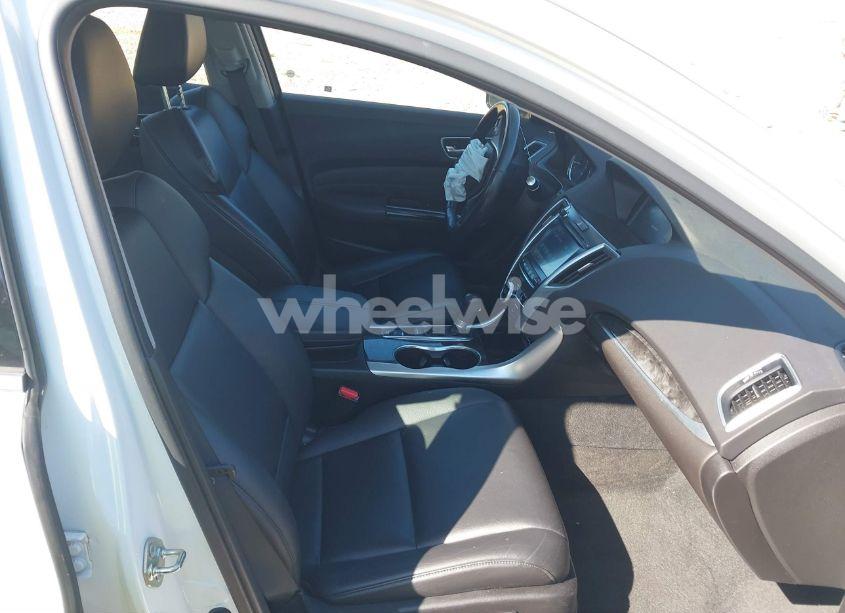 Photo 5 of 2018 Acura Tlx (VIN 19UUB1F32JA000355)