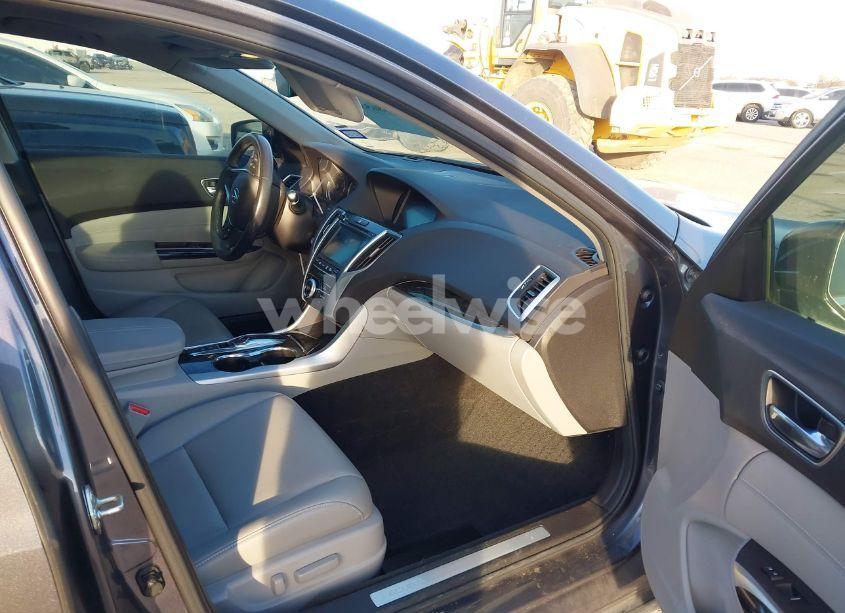 Photo 5 of 2018 Acura Tlx (VIN 19UUB2F34JA008883)