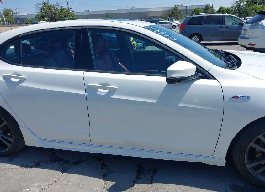 Photo 13 of 2018 Acura Tlx (VIN 19UUB3F60JA002028)