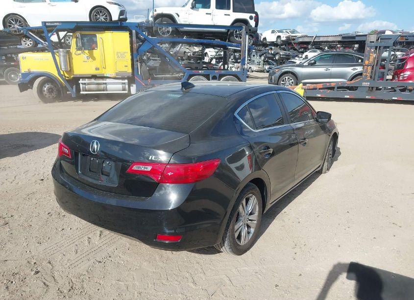Photo 4 of 2013 Acura Ilx 2.0L (VIN 19VDE1F31DE018085)