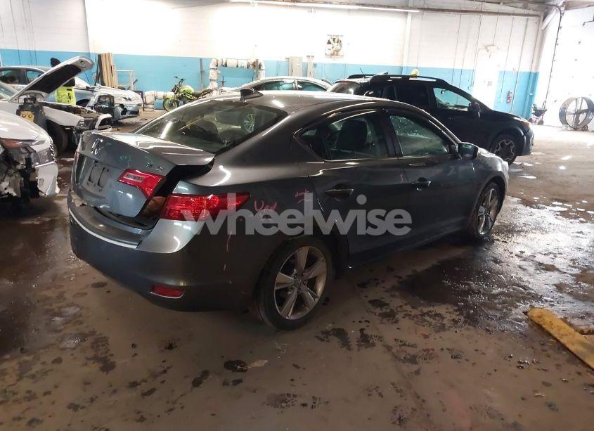 Photo 4 of 2014 Acura Ilx 2.0L (VIN 19VDE1F31EE003037)