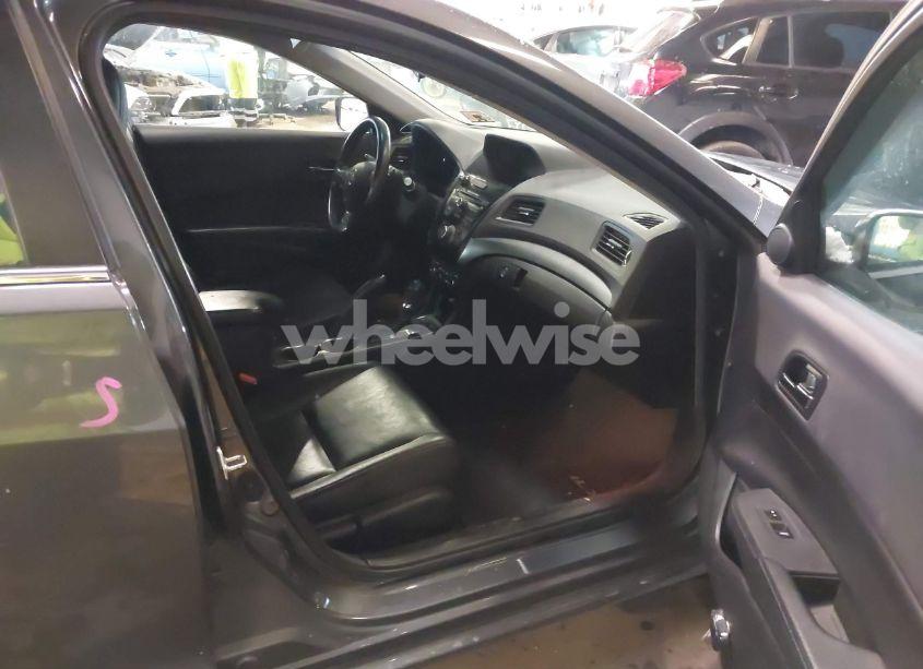 Photo 5 of 2014 Acura Ilx 2.0L (VIN 19VDE1F31EE003037)