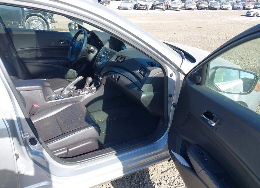 Photo 5 of 2014 Acura Ilx 2.0L (VIN 19VDE1F35EE012954)