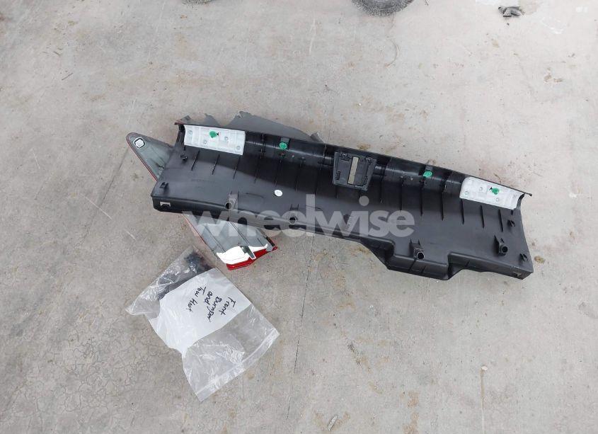 Photo 12 of 2014 Acura Ilx 2.0L (VIN 19VDE1F35EE013862)