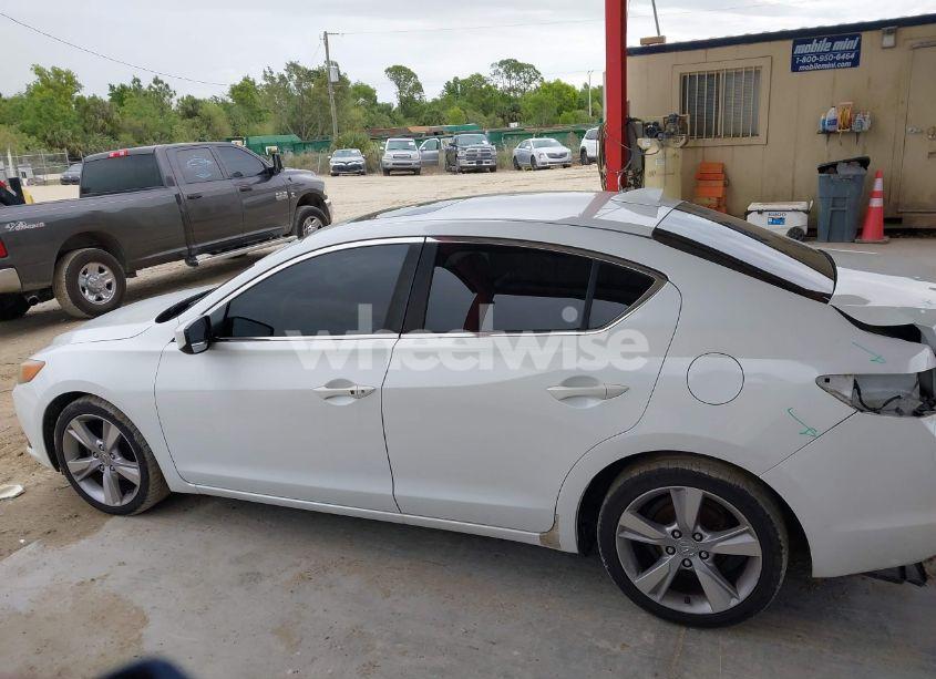 Photo 15 of 2014 Acura Ilx 2.0L (VIN 19VDE1F35EE013862)