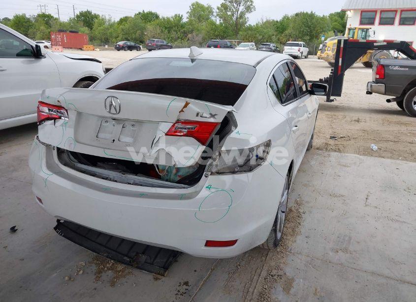 Photo 4 of 2014 Acura Ilx 2.0L (VIN 19VDE1F35EE013862)
