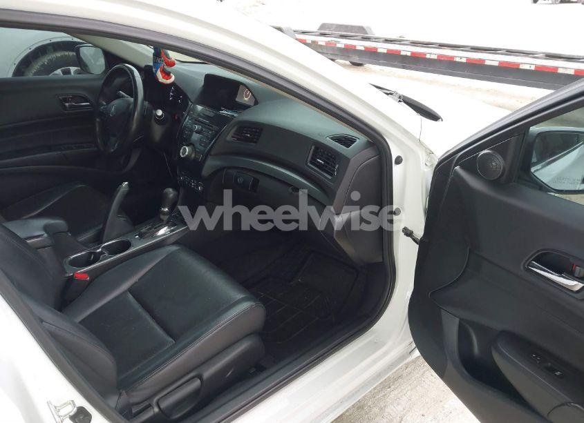 Photo 5 of 2014 Acura Ilx 2.0L (VIN 19VDE1F35EE013862)