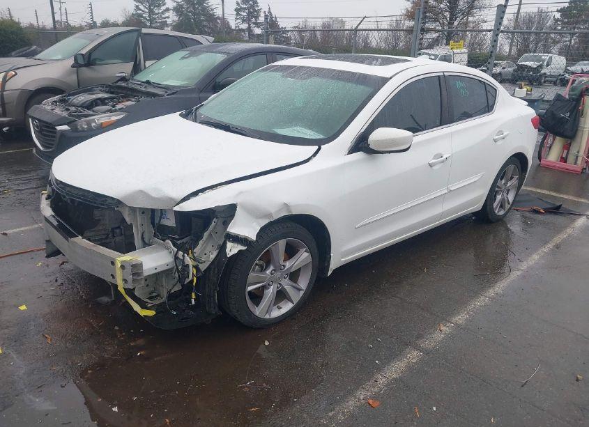 Photo 2 of 2013 Acura Ilx 2.0L (VIN 19VDE1F72DE009804)