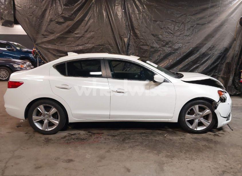 Photo 13 of 2013 Acura Ilx 2.0L (VIN 19VDE1F75DE018156)