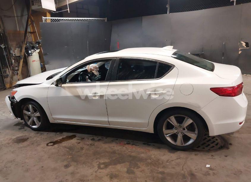 Photo 14 of 2013 Acura Ilx 2.0L (VIN 19VDE1F75DE018156)