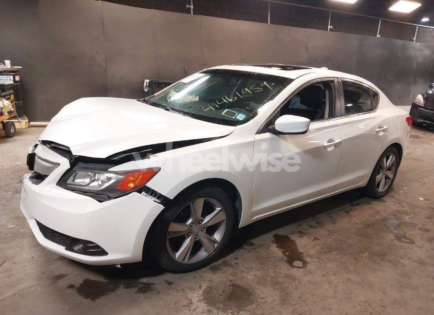 Photo 2 of 2013 Acura Ilx 2.0L (VIN 19VDE1F75DE018156)
