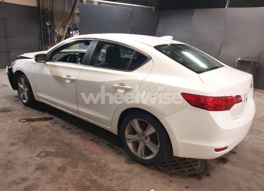 Photo 3 of 2013 Acura Ilx 2.0L (VIN 19VDE1F75DE018156)