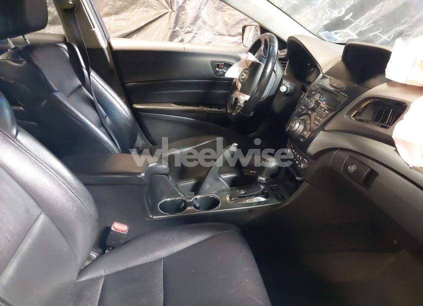 Photo 5 of 2013 Acura Ilx 2.0L (VIN 19VDE1F75DE018156)