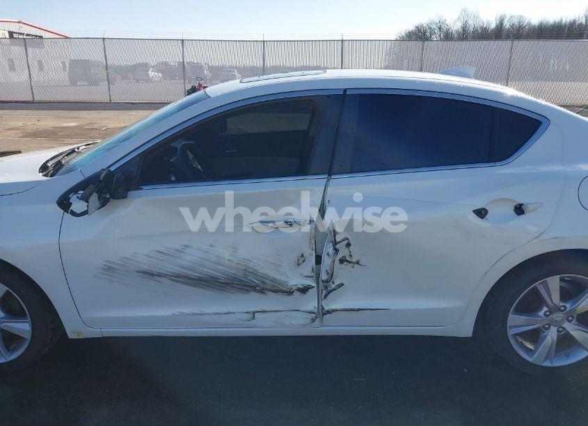 Photo 14 of 2014 Acura Ilx 2.0L (VIN 19VDE1F75EE004632)