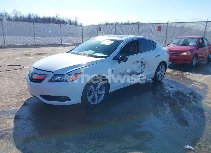 Photo 2 of 2014 Acura Ilx 2.0L (VIN 19VDE1F75EE004632)