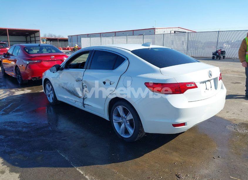 Photo 3 of 2014 Acura Ilx 2.0L (VIN 19VDE1F75EE004632)