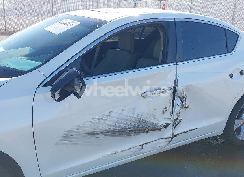 Photo 6 of 2014 Acura Ilx 2.0L (VIN 19VDE1F75EE004632)