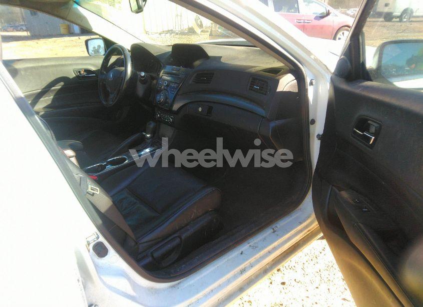 Photo 5 of 2014 Acura Ilx 2.0L (VIN 19VDE1F76EE007345)