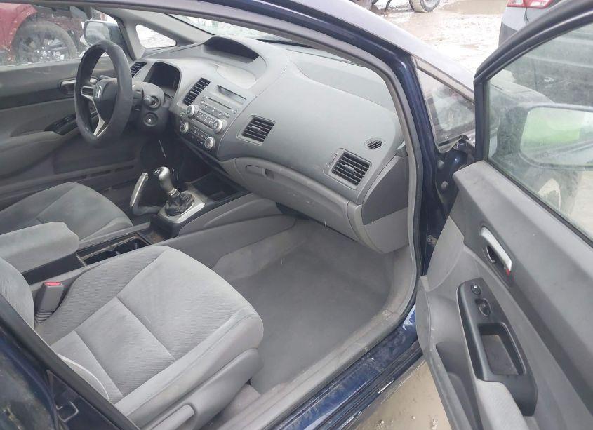 Photo 5 of 2009 Honda Civic LX (VIN 19XFA15519E003110)