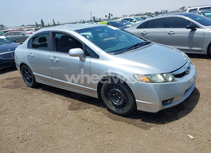 2009 Honda Civic LX (VIN 19XFA155X9E005857) main photo
