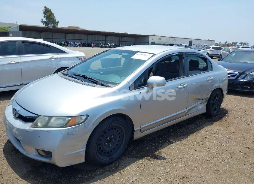 Photo 6 of 2009 Honda Civic LX (VIN 19XFA155X9E005857)