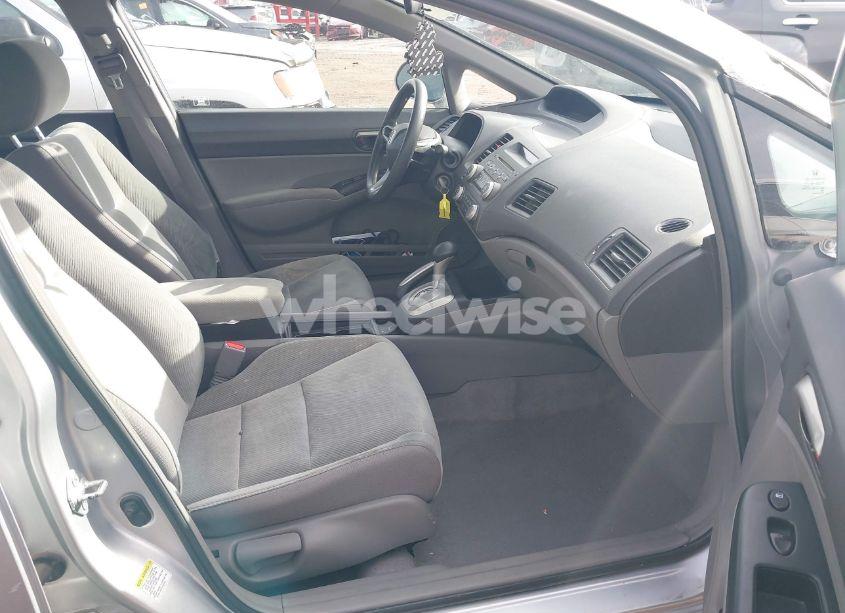 Photo 5 of 2009 Honda Civic LX (VIN 19XFA16509E033701)