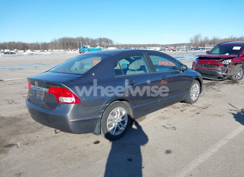 Photo 4 of 2009 Honda Civic LX (VIN 19XFA16509E035688)