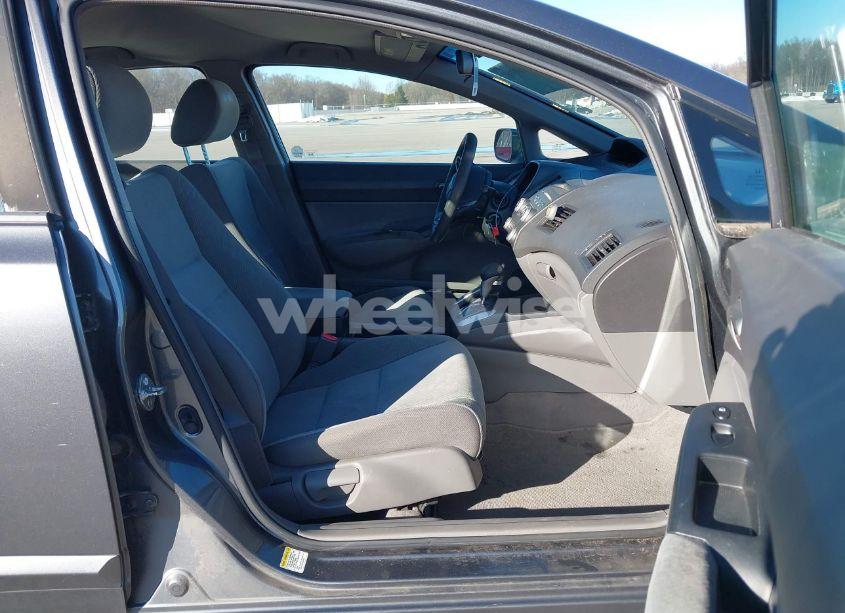 Photo 5 of 2009 Honda Civic LX (VIN 19XFA16509E035688)