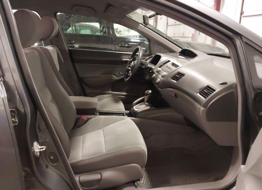 Photo 5 of 2009 Honda Civic LX (VIN 19XFA16509E041149)