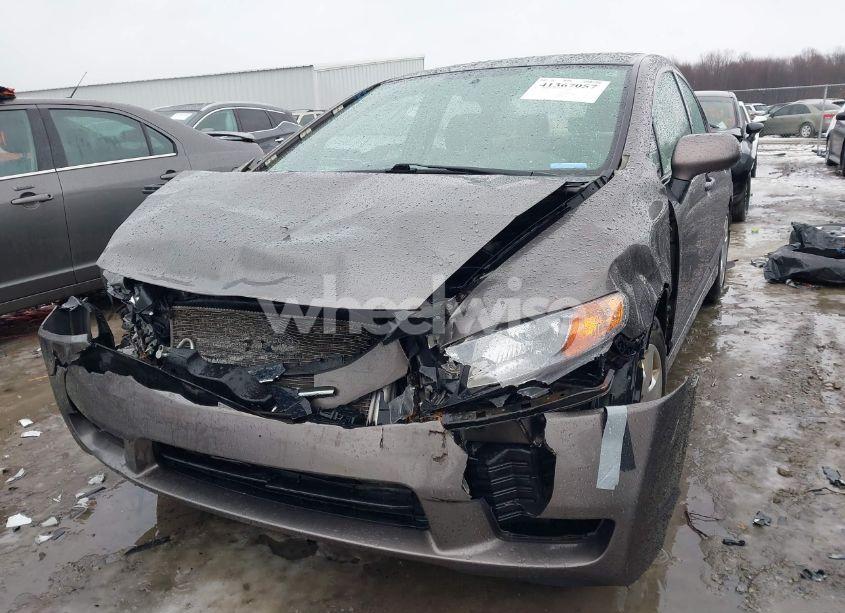 Photo 2 of 2009 Honda Civic LX (VIN 19XFA16519E002697)
