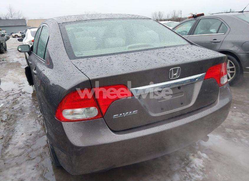 Photo 3 of 2009 Honda Civic LX (VIN 19XFA16519E002697)