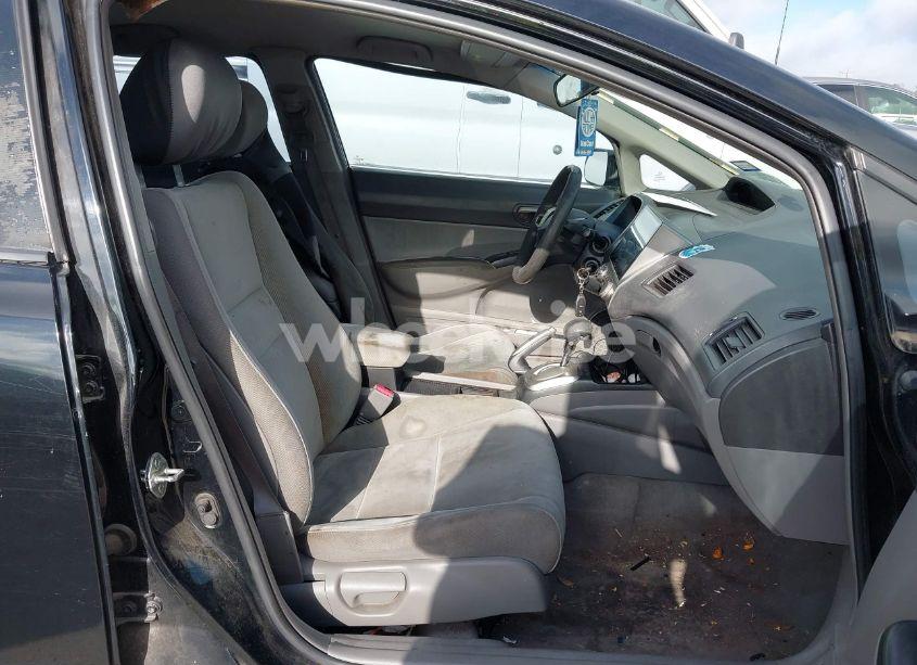 Photo 5 of 2009 Honda Civic LX (VIN 19XFA16539E035748)