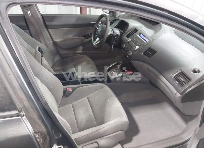 Photo 5 of 2009 Honda Civic LX (VIN 19XFA16549E029554)