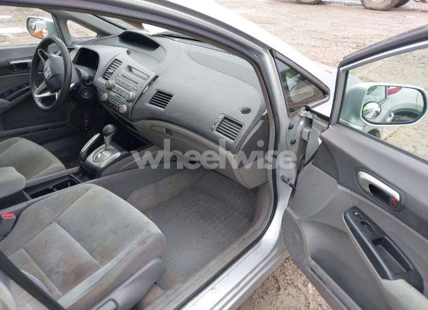 Photo 5 of 2009 Honda Civic LX (VIN 19XFA16549E048007)