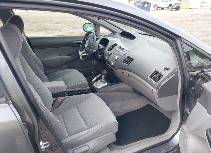 Photo 5 of 2009 Honda Civic LX (VIN 19XFA16549E049786)