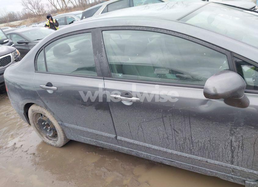 Photo 13 of 2009 Honda Civic LX (VIN 19XFA16559E050946)