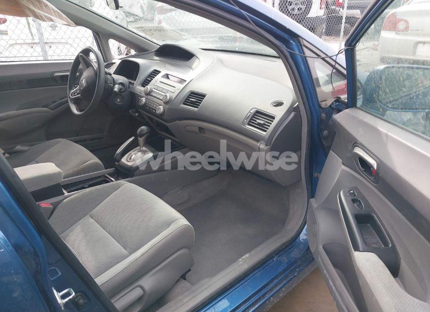 Photo 5 of 2009 Honda Civic LX (VIN 19XFA16569E009662)