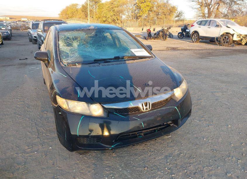 Photo 6 of 2009 Honda Civic LX (VIN 19XFA16569E043147)
