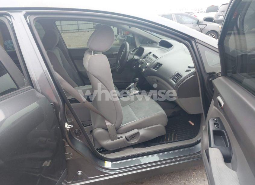 Photo 5 of 2009 Honda Civic LX (VIN 19XFA16569E050955)