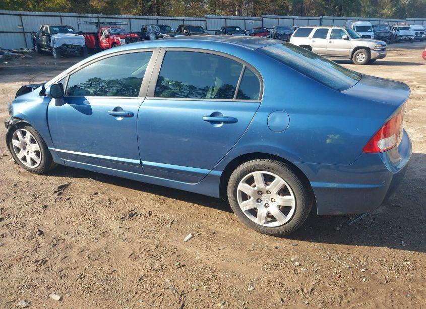 Photo 3 of 2009 Honda Civic LX (VIN 19XFA16579E006933)