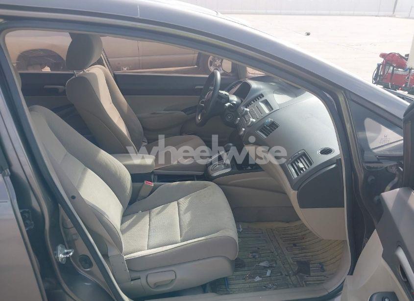 Photo 5 of 2009 Honda Civic LX (VIN 19XFA16579E047577)