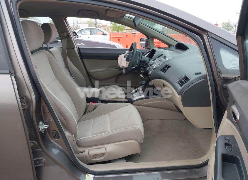 Photo 5 of 2009 Honda Civic LX (VIN 19XFA16599E019179)